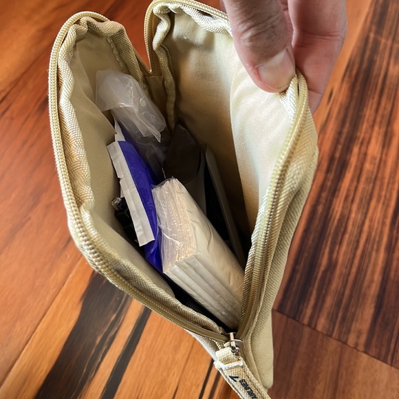 Aigner Toiletry Bags, Comes in Pair, New - Picture 3 of 8